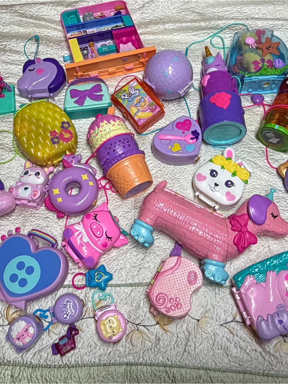 Mystery Polly Pocket house